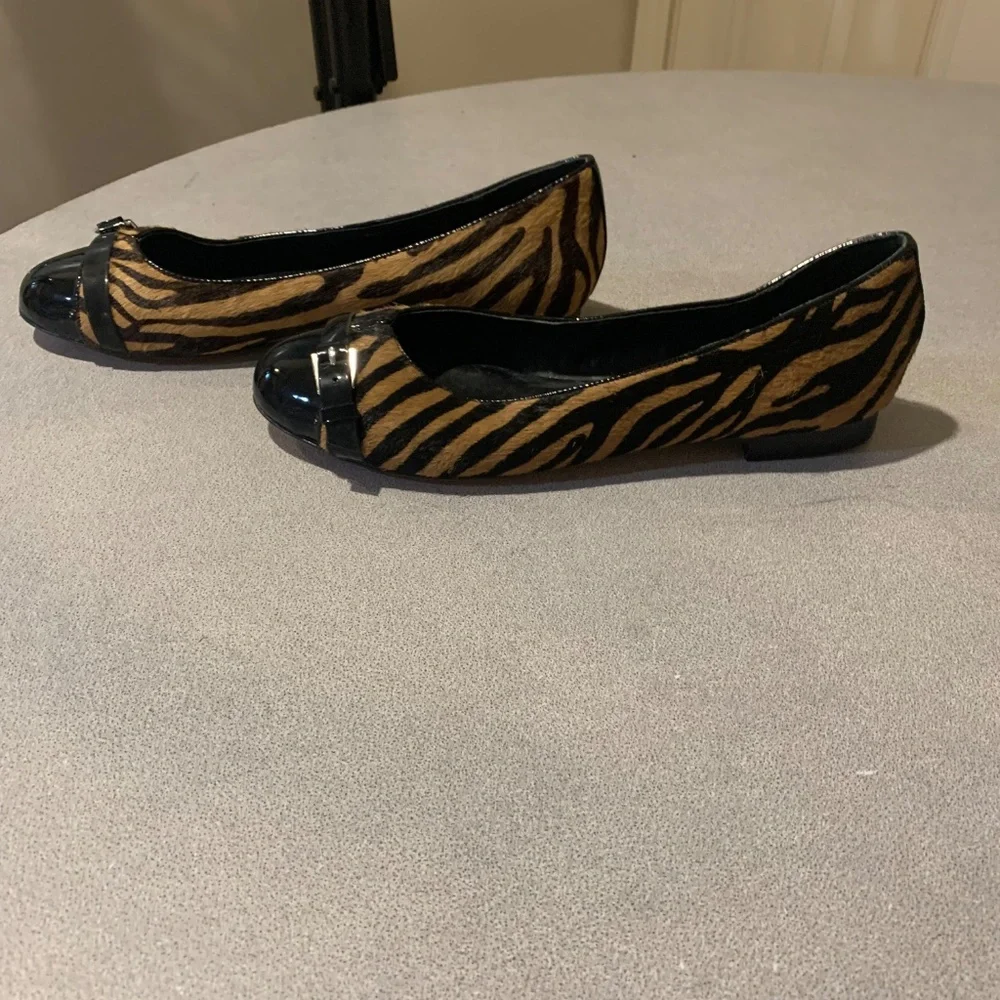 NWOB White House Black Market Black/Tan Zebra Stripe Leather Ballet Flats sz 8.5